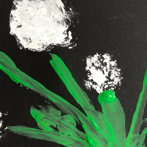 drei Bilder Wald, gemaltes Bild und bunte Handabdrücke