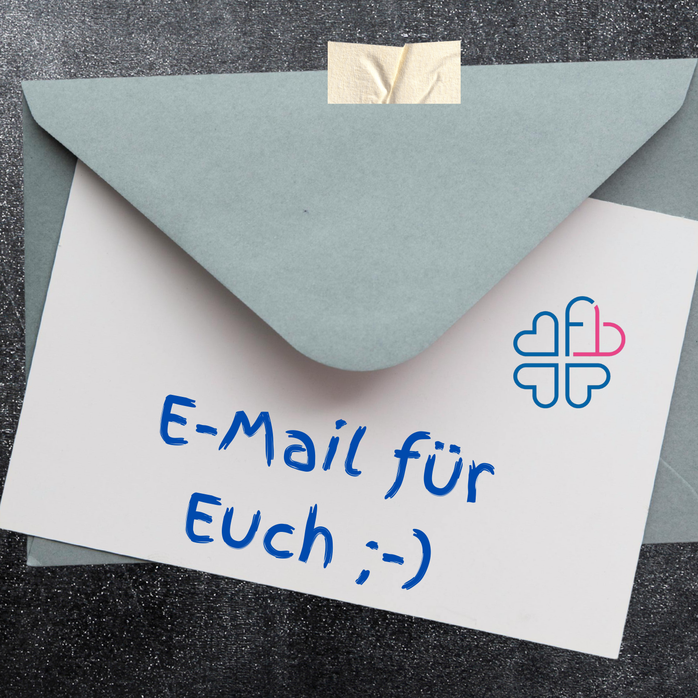 newsletter geschrieben auf einer Tafel