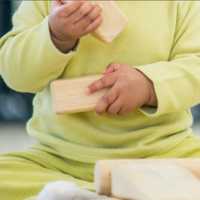 drei Bilder mit Spielzeug und Kleinkindern 